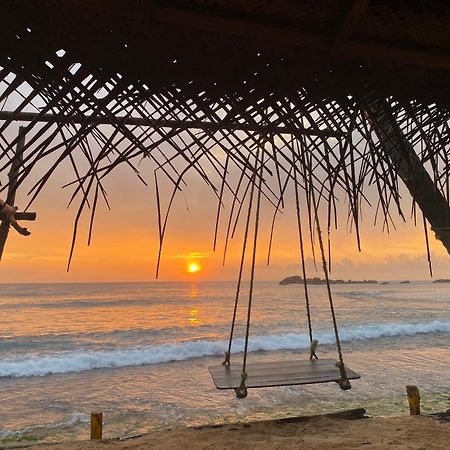Sapphire Blue Hotel Hikkaduwa Bagian luar foto