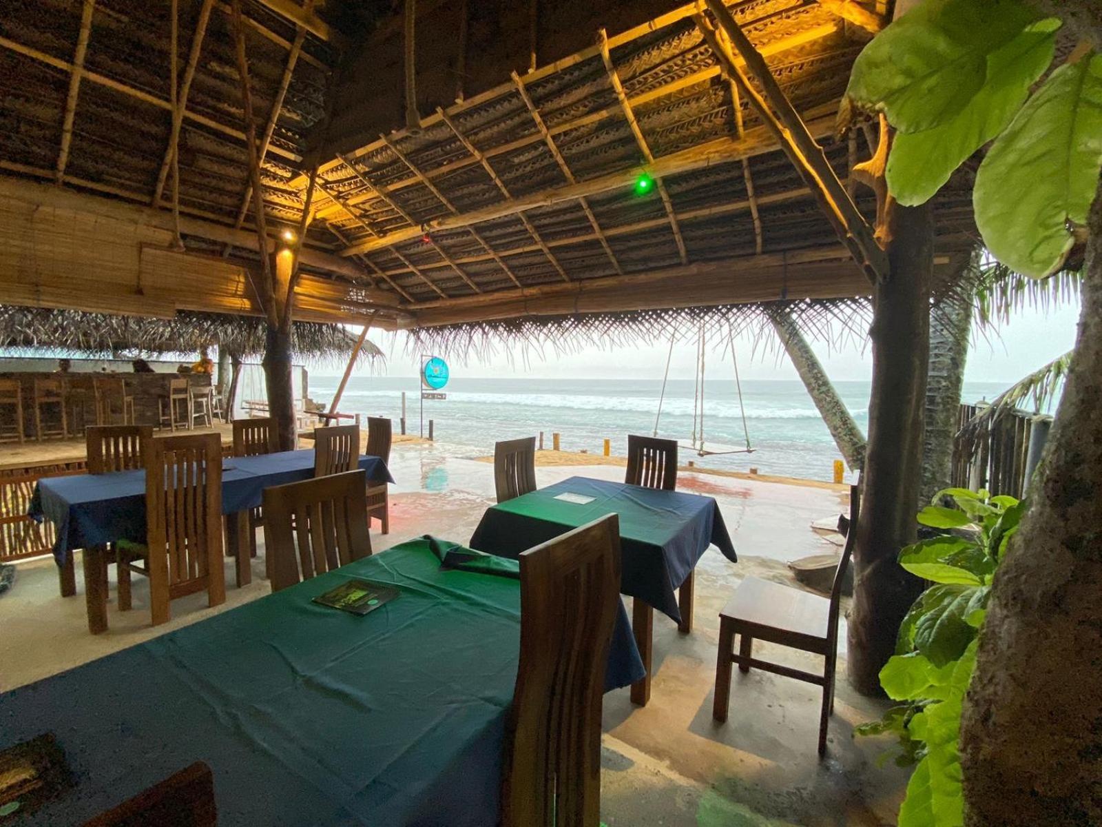 Sapphire Blue Hotel Hikkaduwa Bagian luar foto