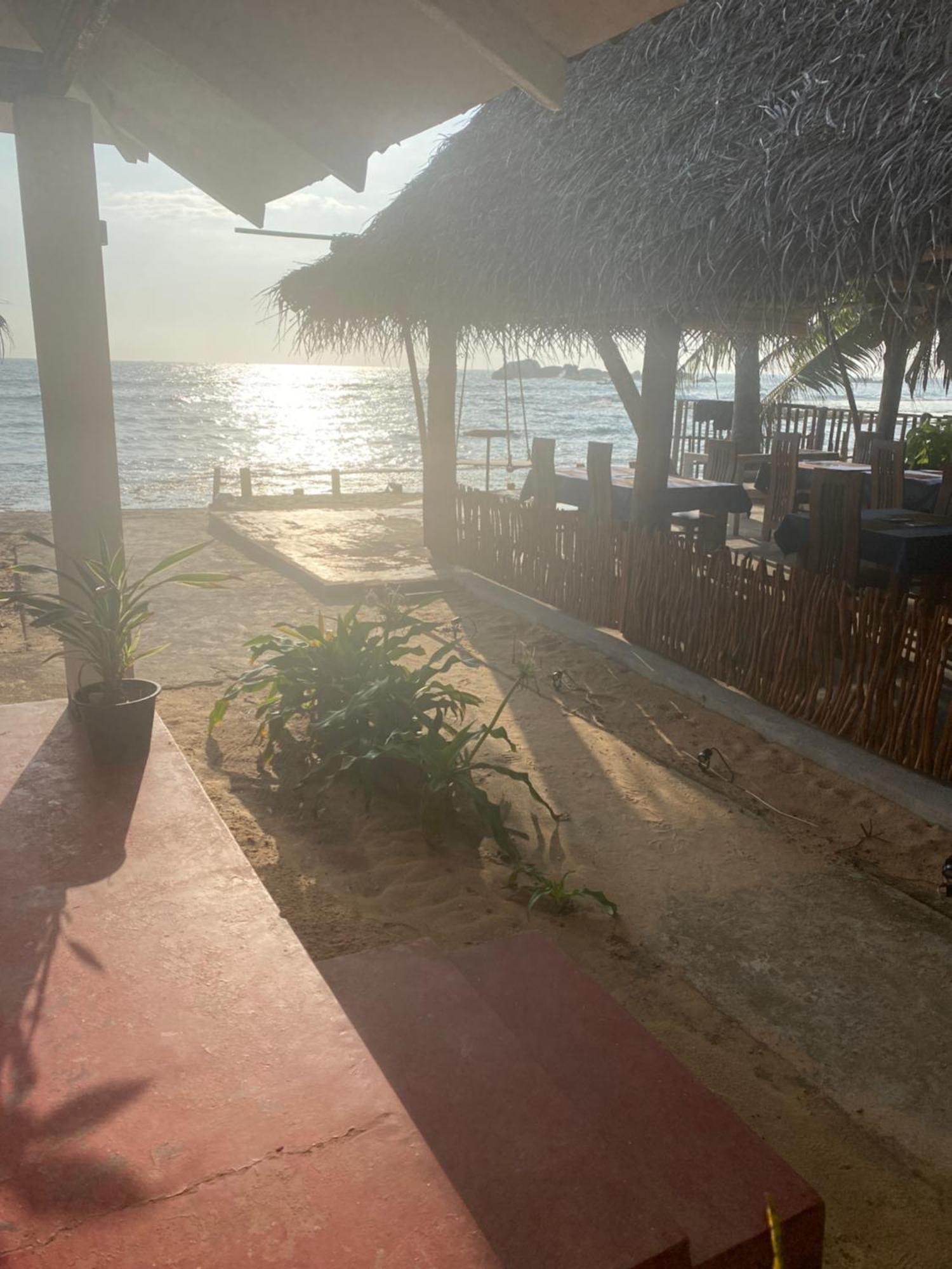 Sapphire Blue Hotel Hikkaduwa Bagian luar foto