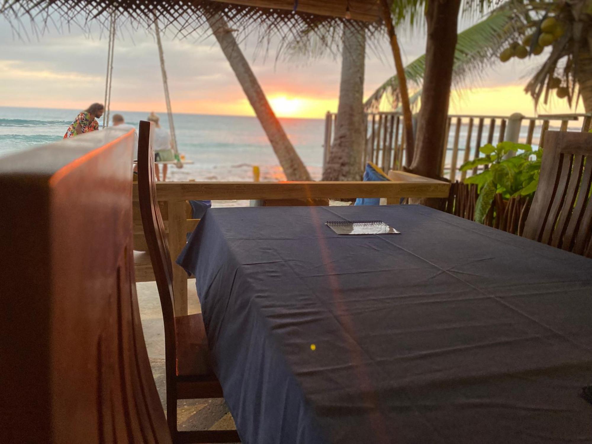 Sapphire Blue Hotel Hikkaduwa Bagian luar foto