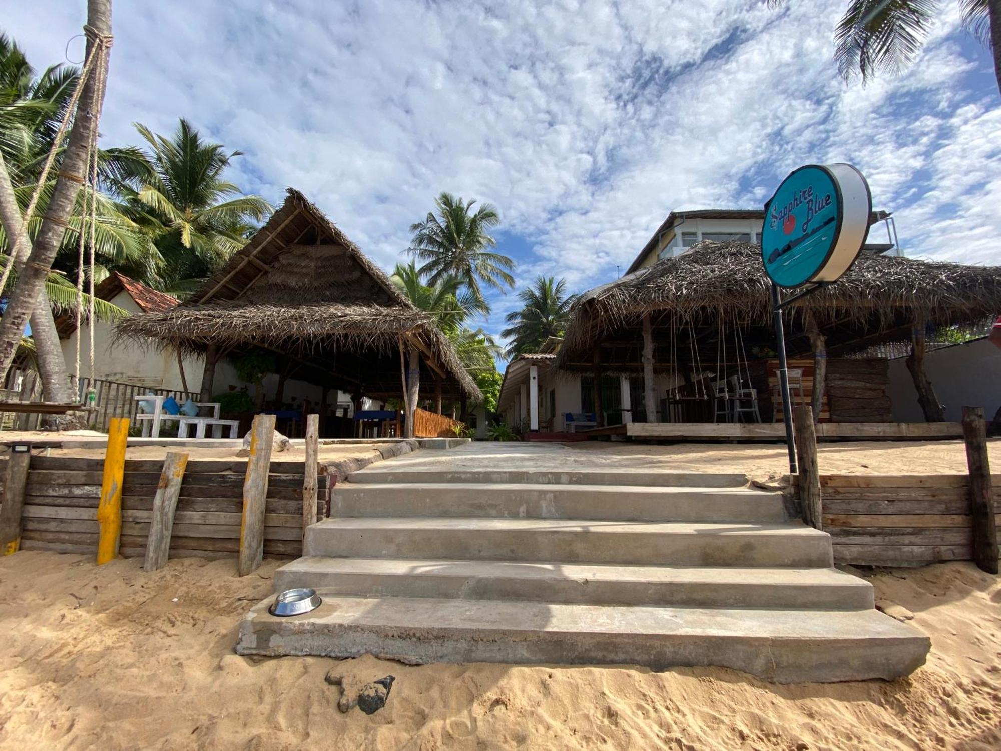 Sapphire Blue Hotel Hikkaduwa Bagian luar foto