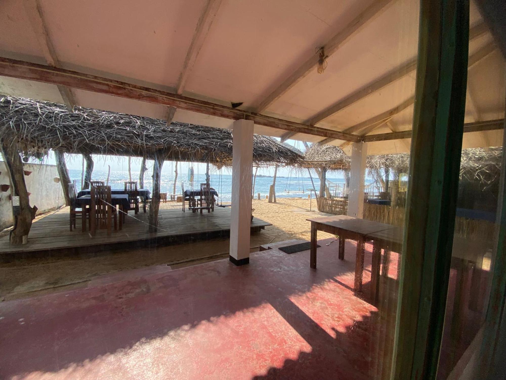 Sapphire Blue Hotel Hikkaduwa Bagian luar foto
