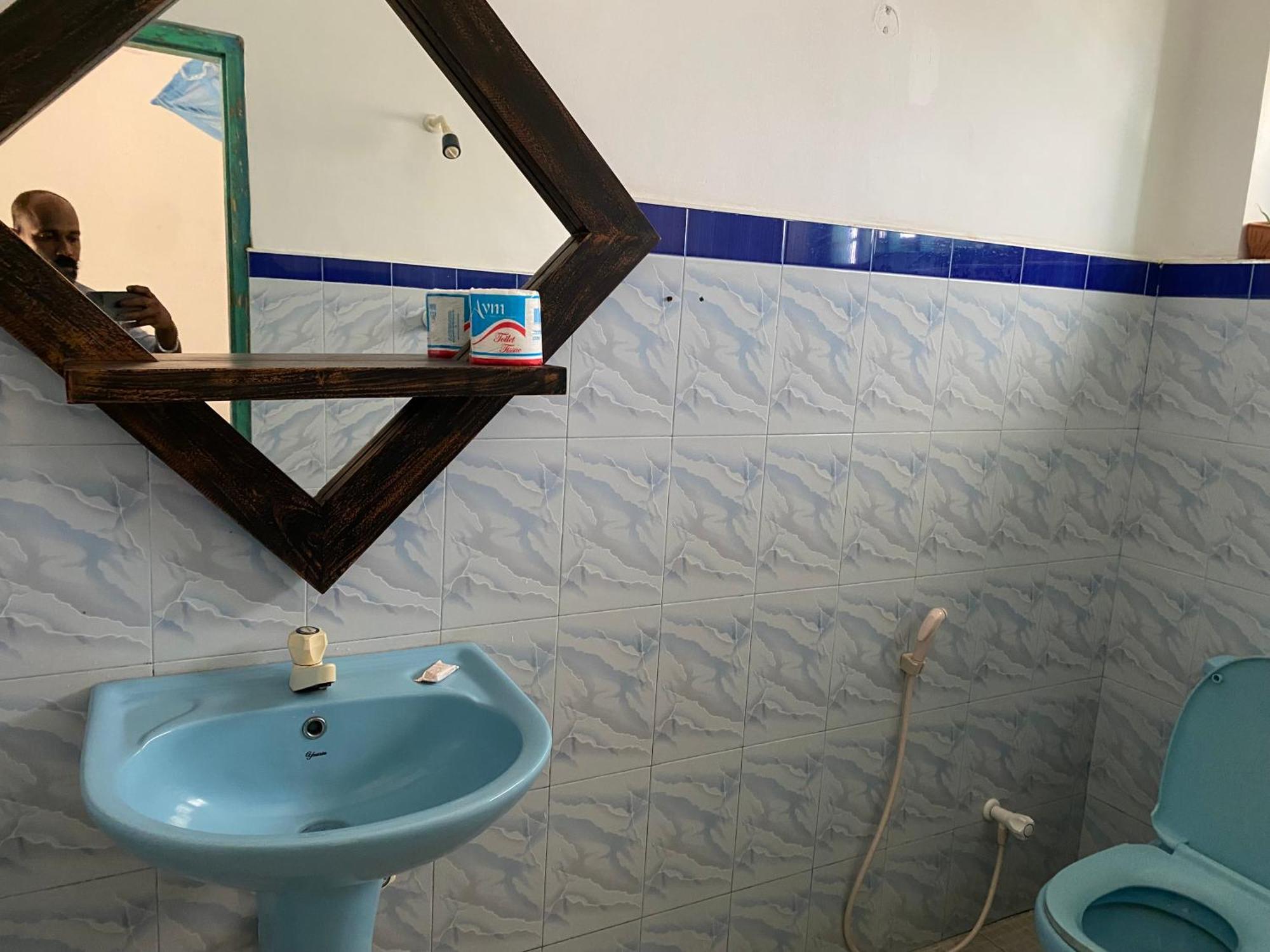 Sapphire Blue Hotel Hikkaduwa Bagian luar foto