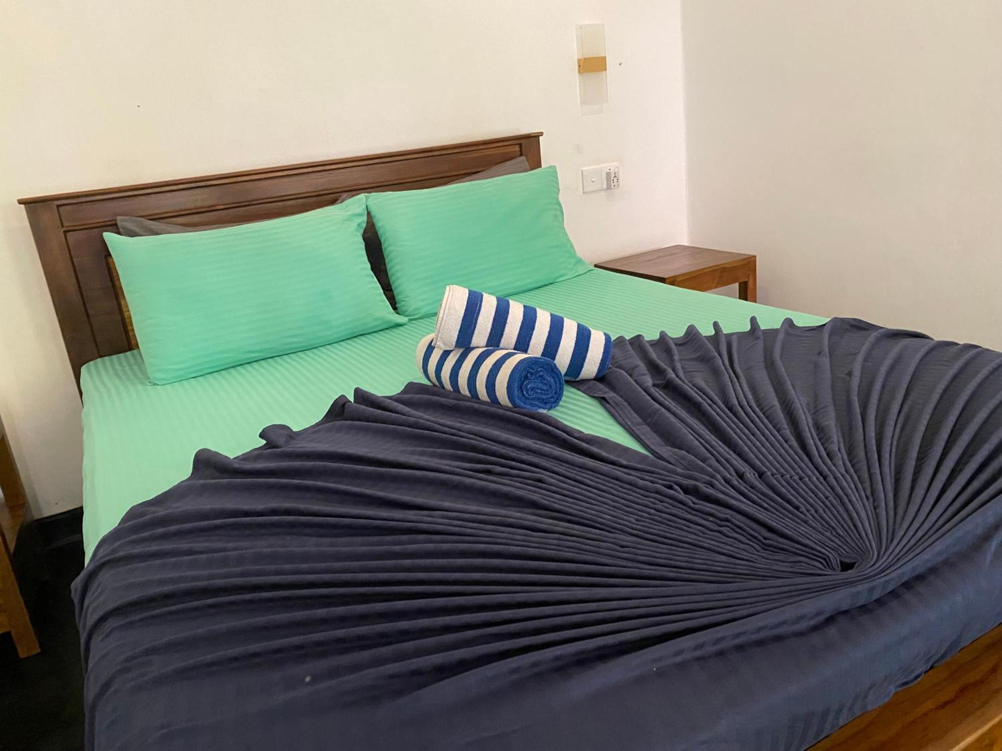 Sapphire Blue Hotel Hikkaduwa Bagian luar foto