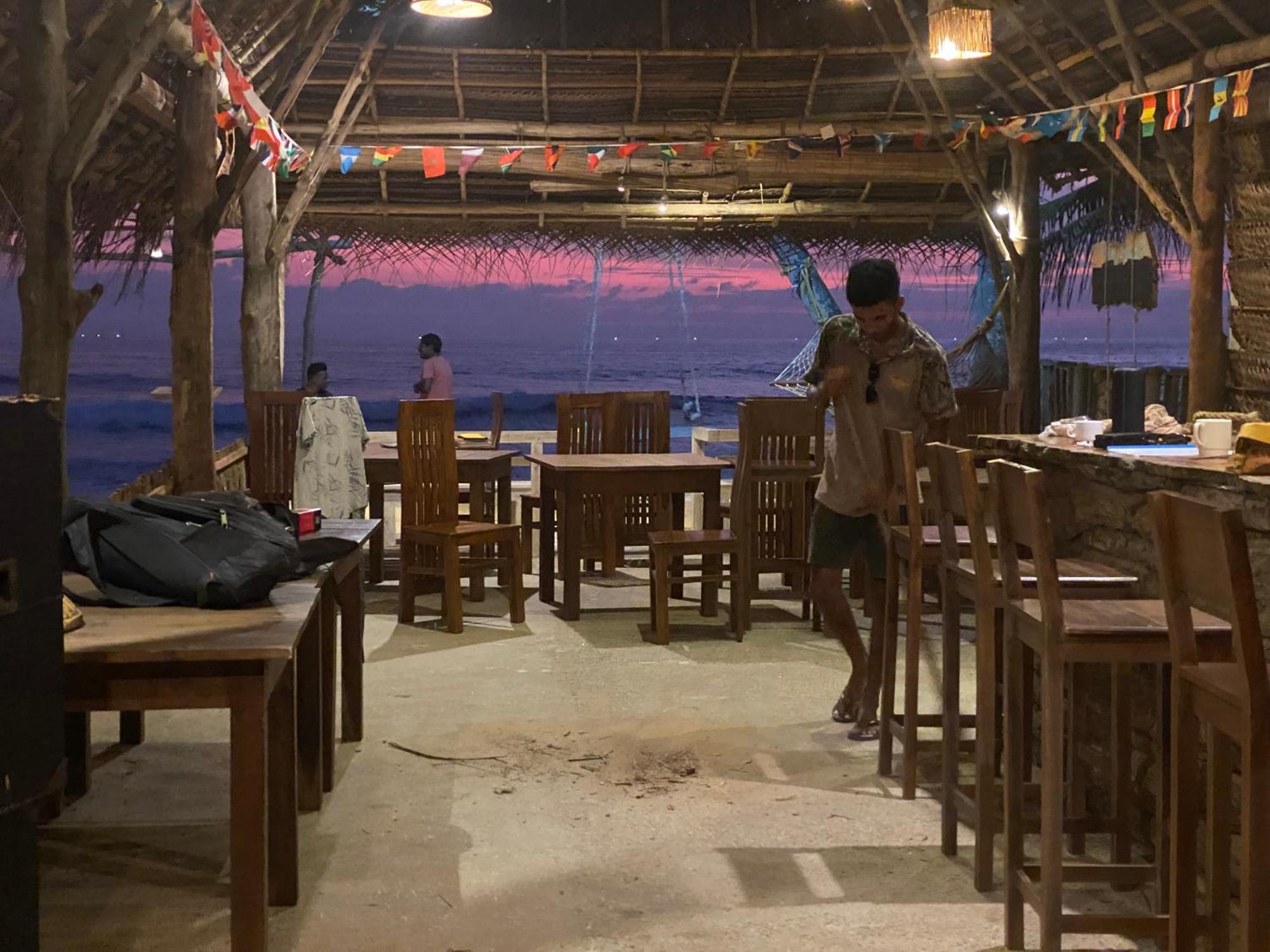 Sapphire Blue Hotel Hikkaduwa Bagian luar foto